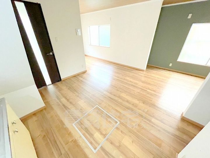 大阪府羽曳野市高鷲10丁目(一戸建)の賃貸物件の居間