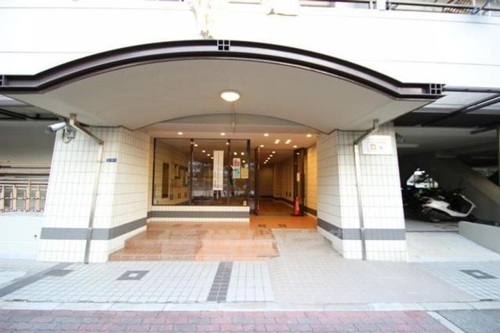 千舟リバーサイドヴィラD棟の玄関