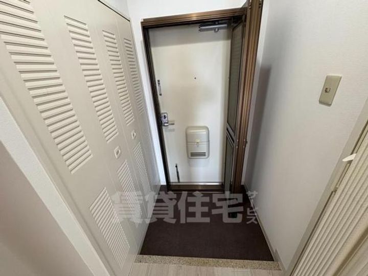 千舟リバーサイドヴィラD棟の玄関