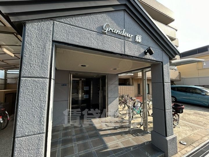 大阪府大阪市東住吉区南田辺3丁目の賃貸マンションの玄関