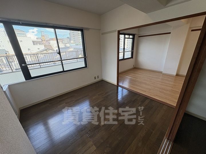 大阪府大阪市淀川区西三国1丁目の賃貸マンションの居間