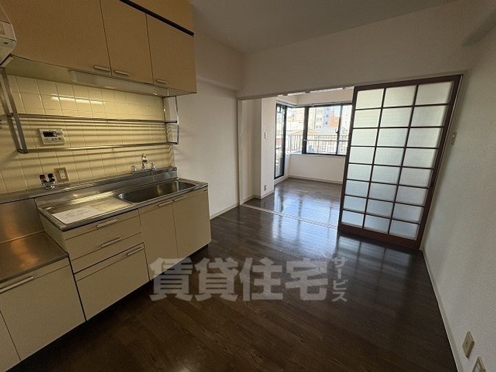 大阪府大阪市淀川区西三国1丁目の賃貸マンションの居間