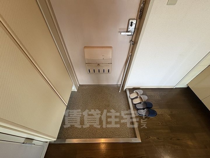 大阪府大阪市淀川区西三国1丁目の賃貸マンションの玄関