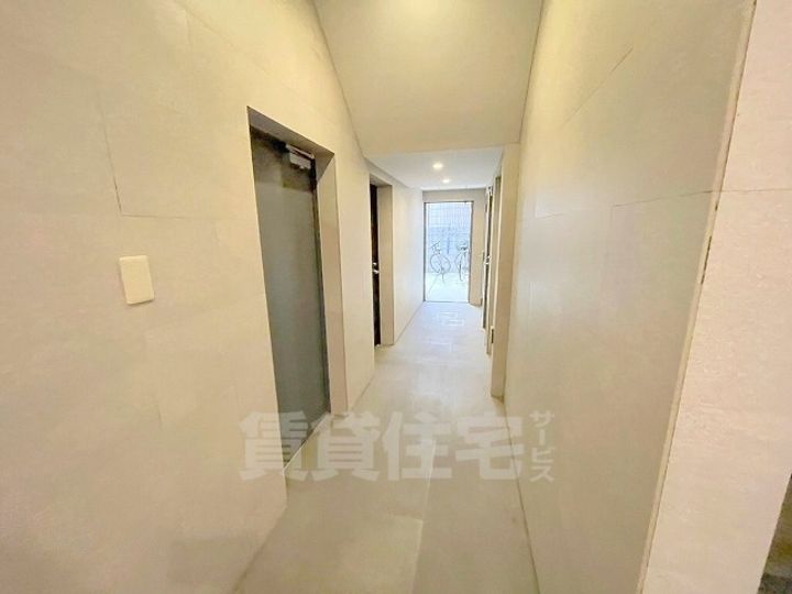 大阪府八尾市北本町2丁目の賃貸マンションの玄関