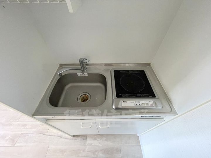 大阪府八尾市北本町2丁目の賃貸マンションのキッチン