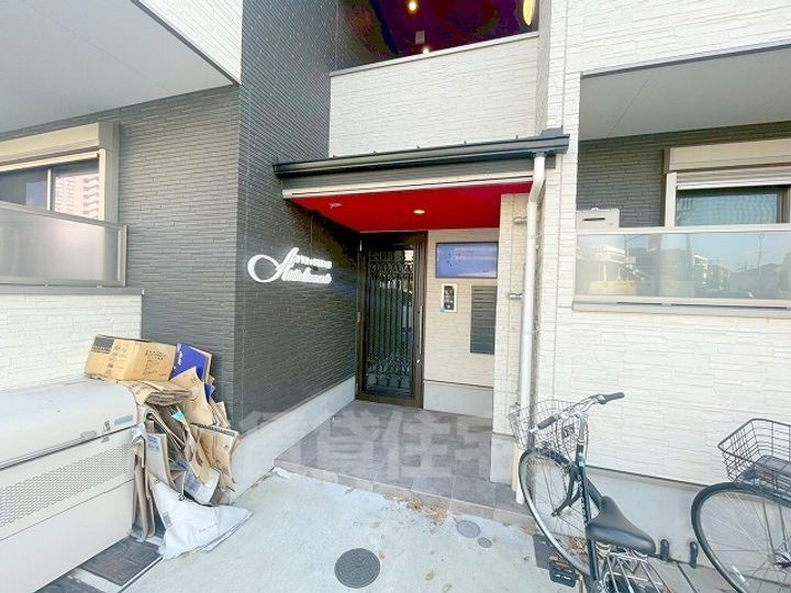 大阪府大阪市平野区平野上町1丁目の賃貸アパートの玄関