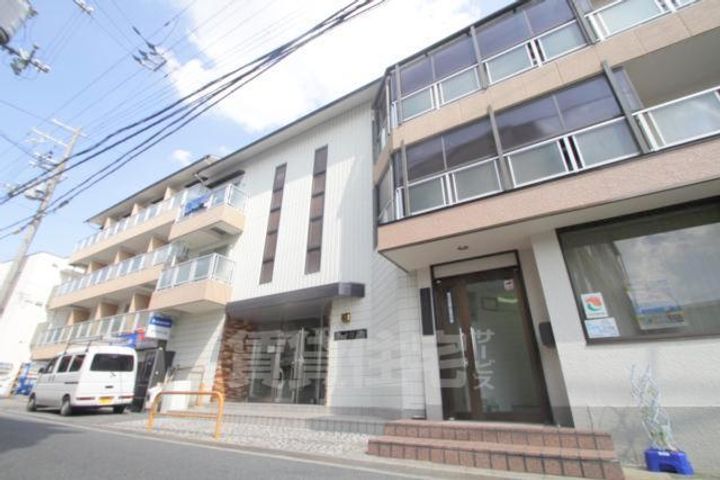 大阪府吹田市山手町3丁目の賃貸マンションの外観