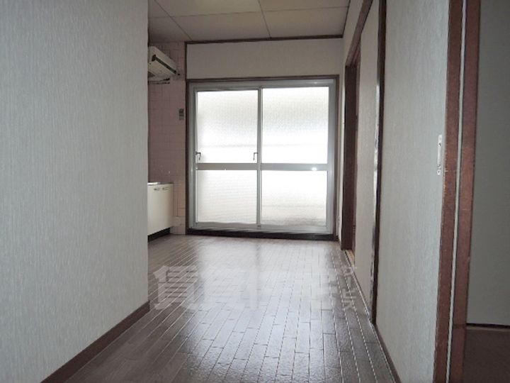 仲川マンションの居間