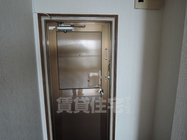 仲川マンションの玄関