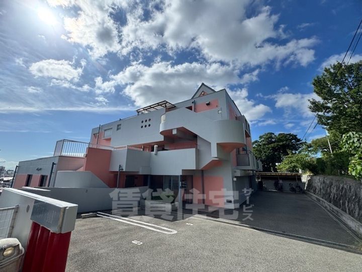 クレストコートの外観