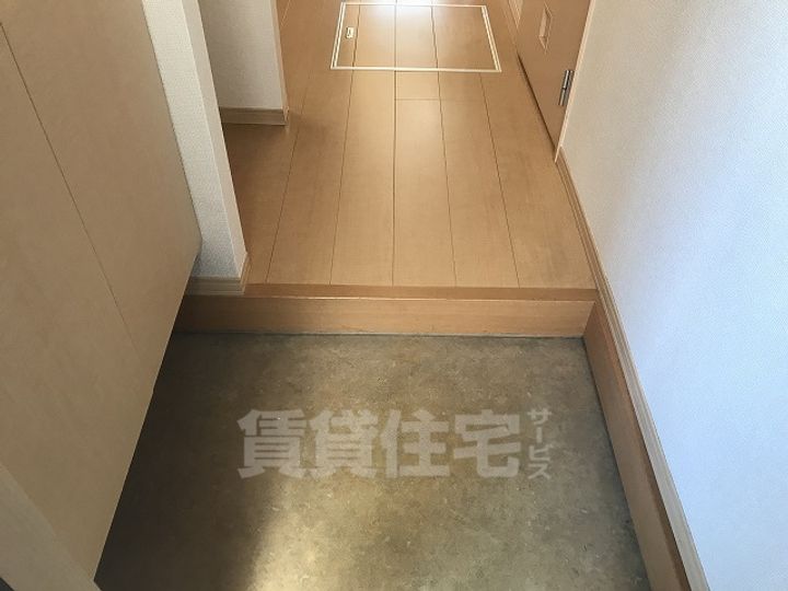 リバーハイツB棟の玄関
