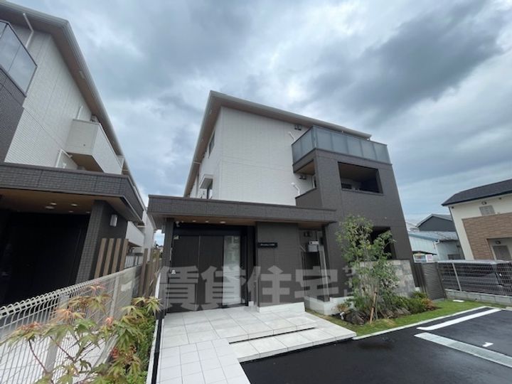 大阪府高槻市下田部町1丁目の賃貸アパートの外観