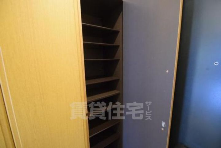 大阪府茨木市中総持寺町の賃貸マンションの内装