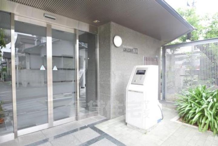 大阪府茨木市中総持寺町の賃貸マンションの玄関