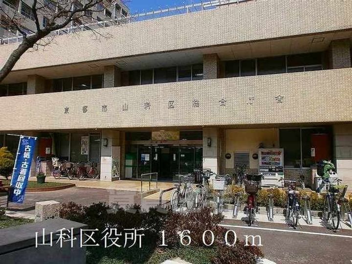 ラルーチェの周辺