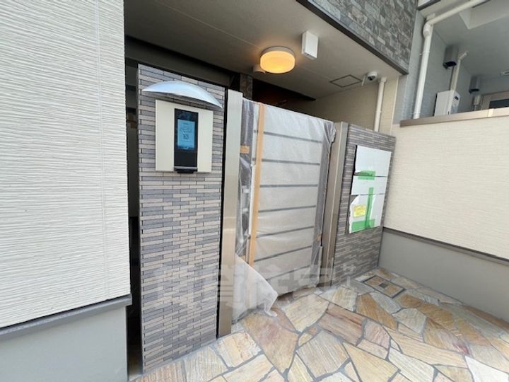 大阪府高石市東羽衣2丁目の賃貸アパートの玄関