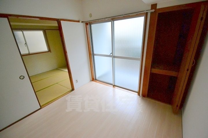 三国マンションの居間