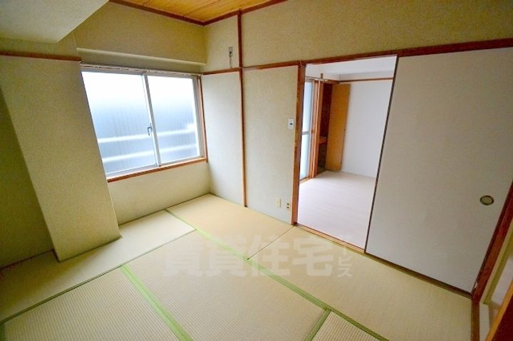 三国マンションの居間