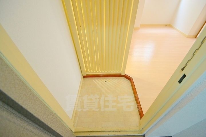 三国マンションの玄関