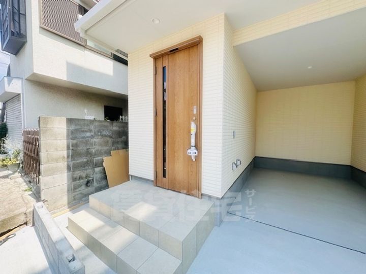 大阪府高槻市津之江町3丁目(一戸建)の賃貸物件の玄関