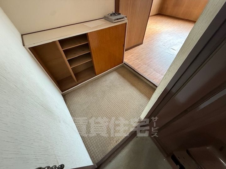 マエダマンションの玄関