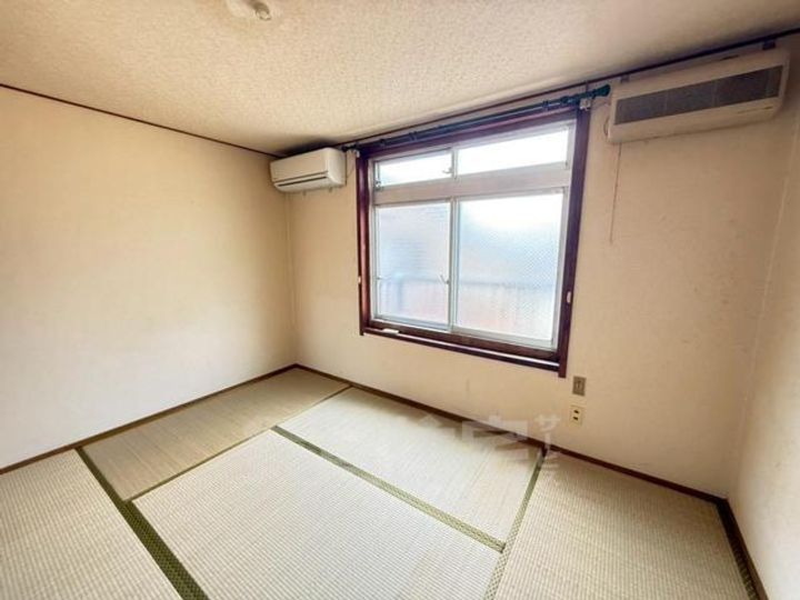 三和マンション201の居間
