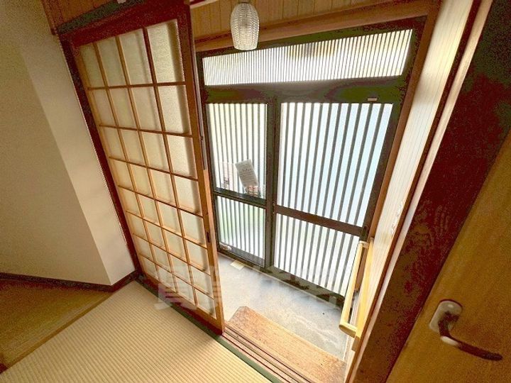 大阪府羽曳野市伊賀6丁目(一戸建)の賃貸物件の玄関