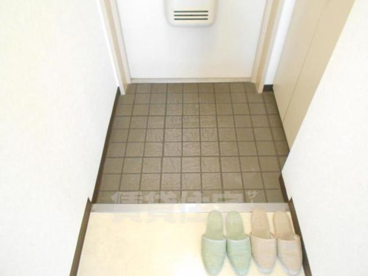 コンフィメゾン東豊中の玄関