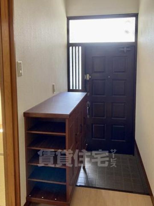 大阪府豊中市岡上の町4丁目(一戸建)の賃貸物件の玄関