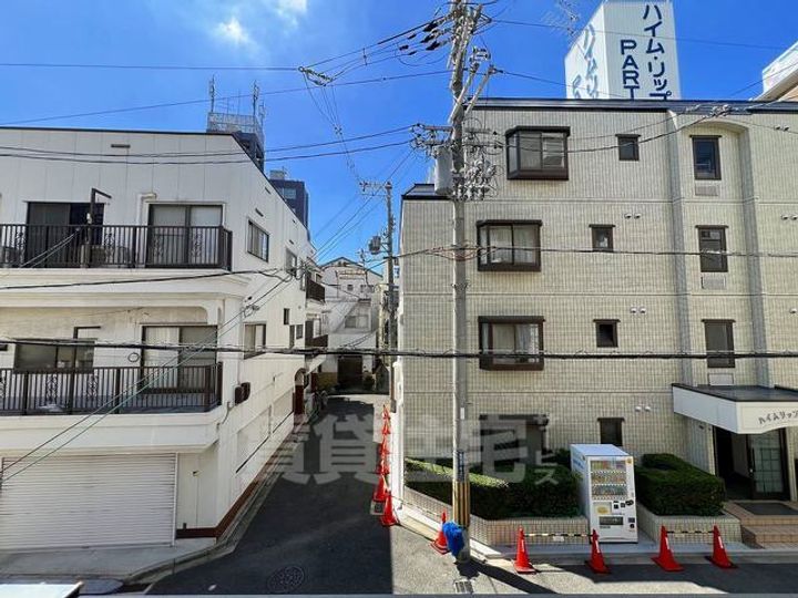 コーポローレル布施の周辺