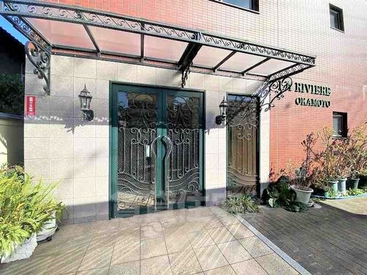 LA RIVIERE OKAMOTOの玄関