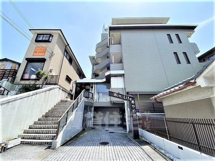 ウィンライフあやめ池の外観