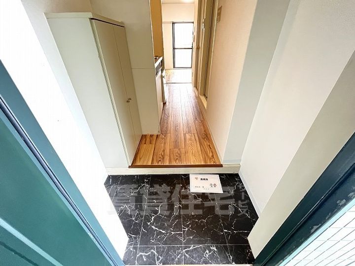 ウィンライフあやめ池の玄関