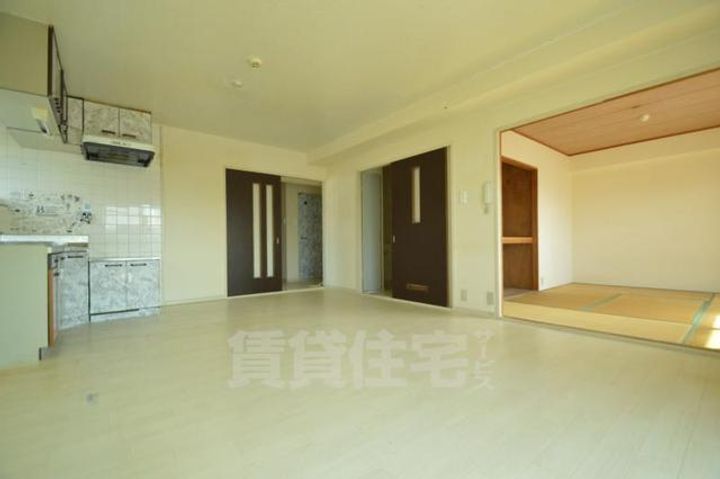 大阪府茨木市並木町の賃貸マンションの居間