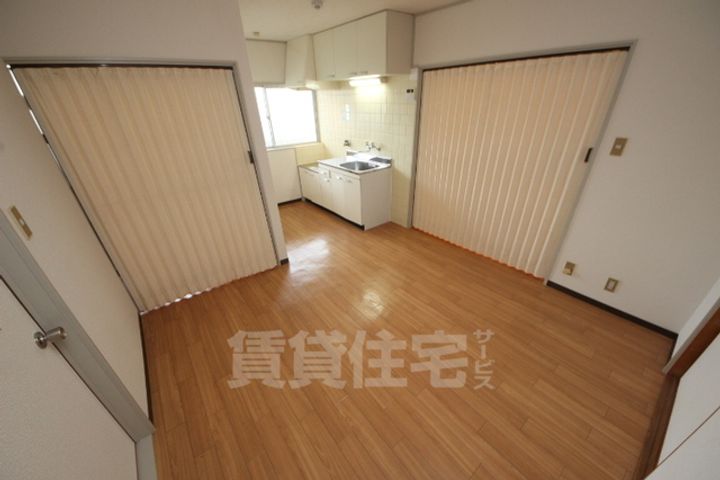 R-7緑町ハイツの居間