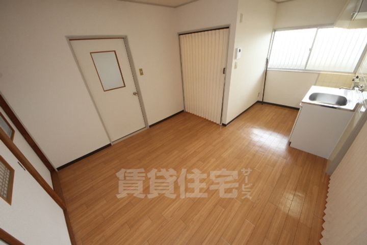 R-7緑町ハイツの居間