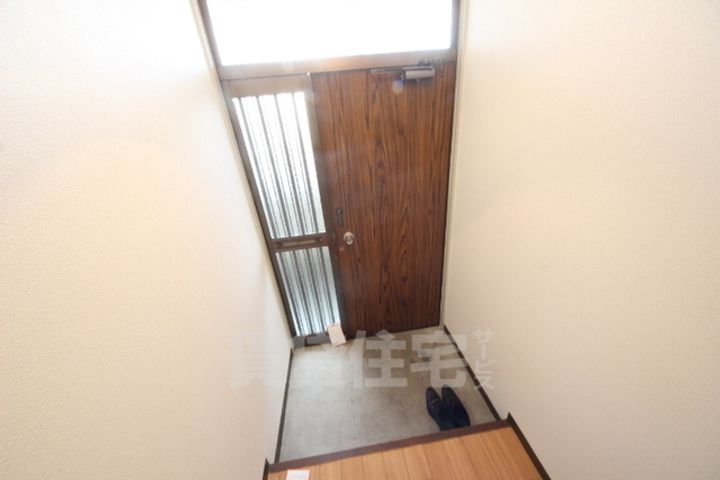 R-7緑町ハイツの玄関