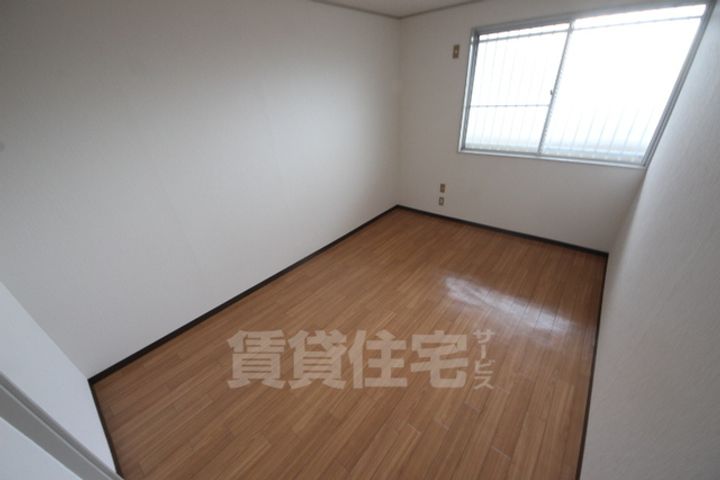 R-7緑町ハイツの寝室