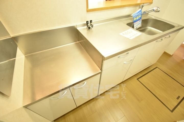 大阪府和泉市葛の葉町1丁目の賃貸アパートのキッチン