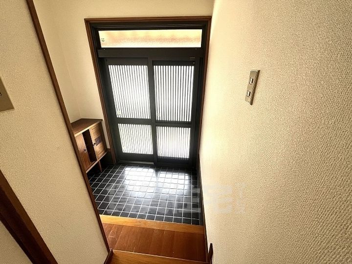 奈良県奈良市あやめ池南5丁目(一戸建)の賃貸物件の玄関
