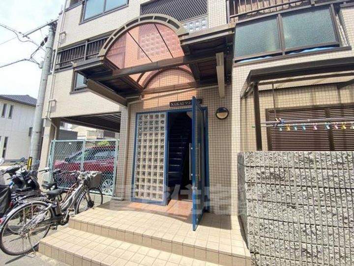 中井マンションの玄関