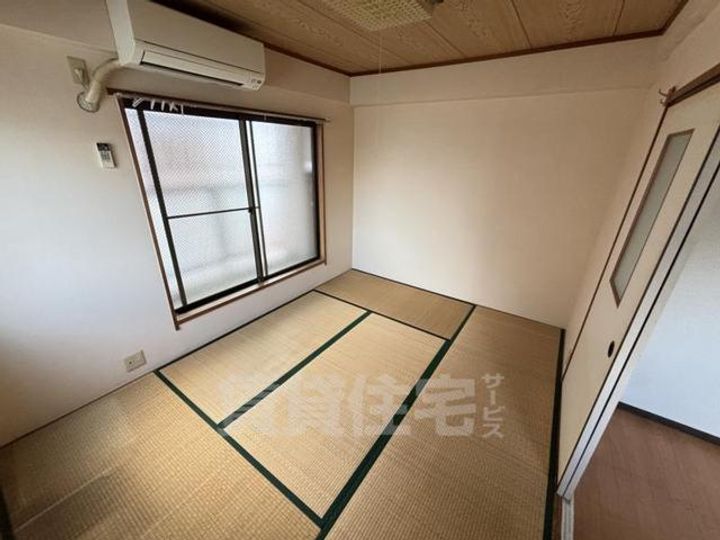 中井マンションの居間