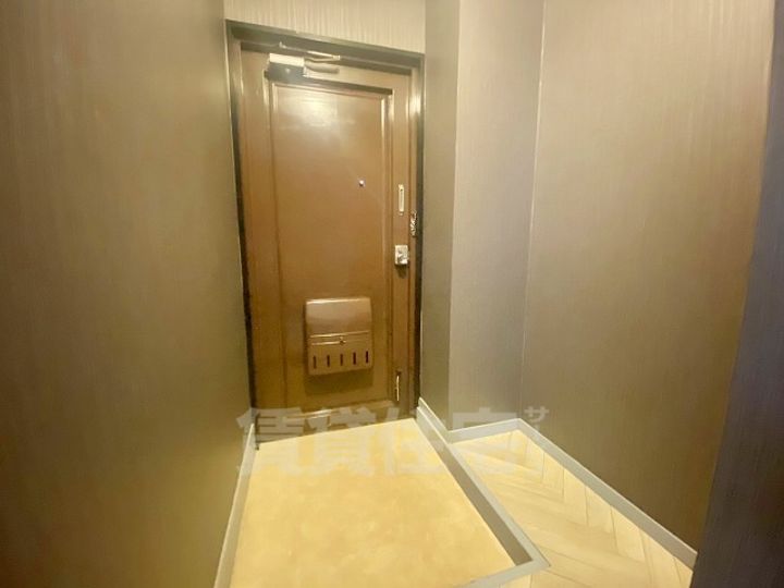 エサ浜ビルの玄関