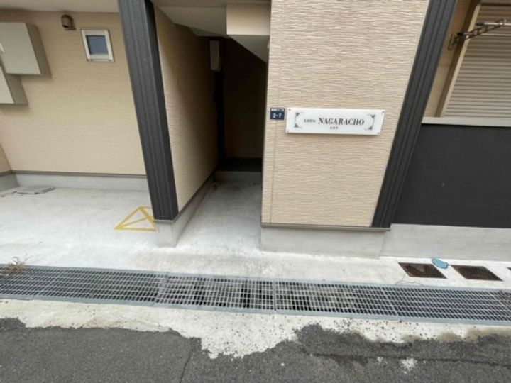 KARIN長楽町の玄関
