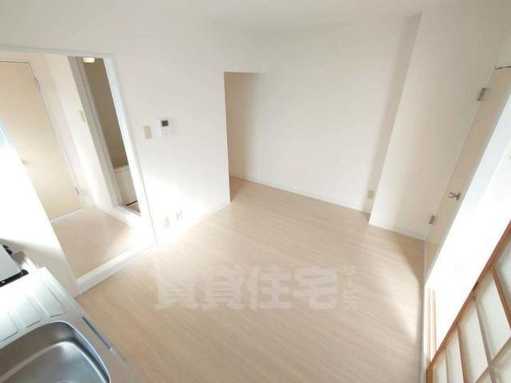 大阪府豊中市北桜塚4丁目の賃貸マンションの居間