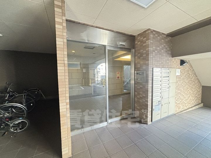 奈良県奈良市大宮町2丁目の賃貸マンションの玄関