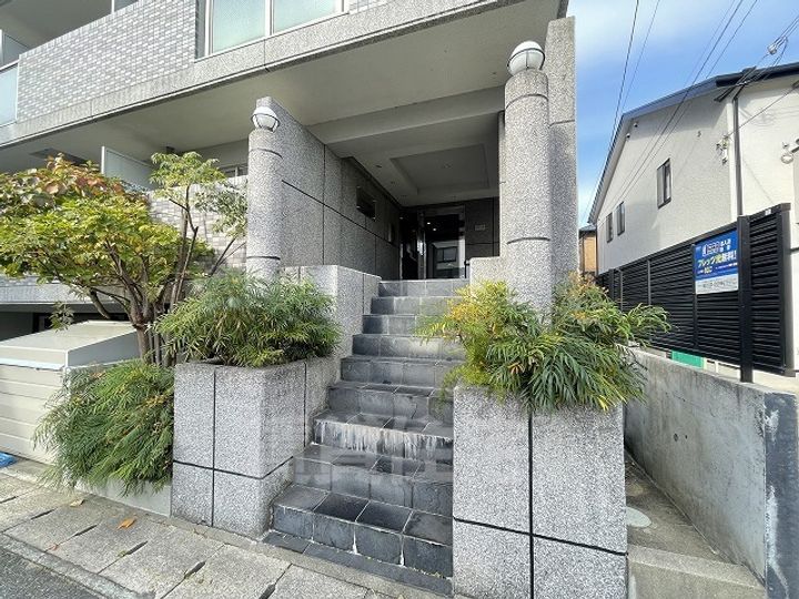 ecoflats西宮北口の玄関
