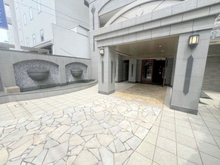 エステムプラザ京都四条烏丸の玄関