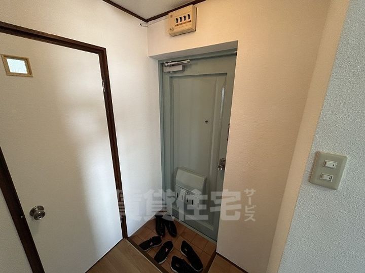 琴浦マンションの玄関