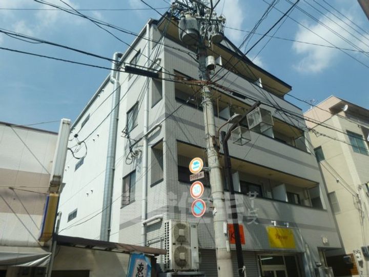 エスポワール川向の外観